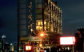 ASTON Bellevue Radio Dalam